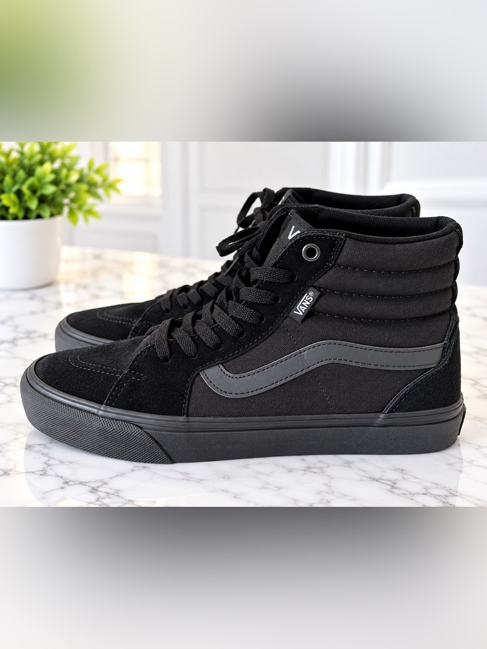 Vans Sk8-Hi Black High Top Sneakers Men’s 7 / Women’s 8.5 – Like New